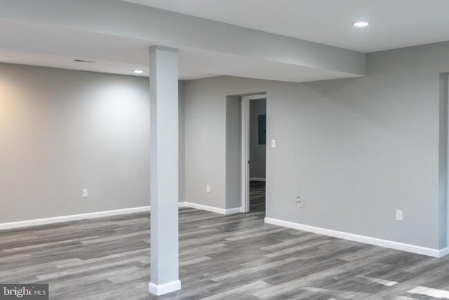Building Photo - 3201 Merrydale Dr
