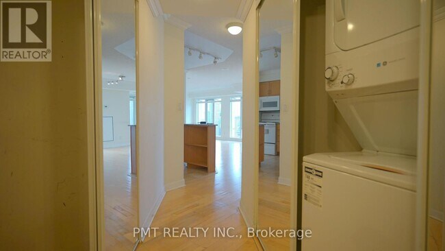 Building Photo - 210 Victoria St