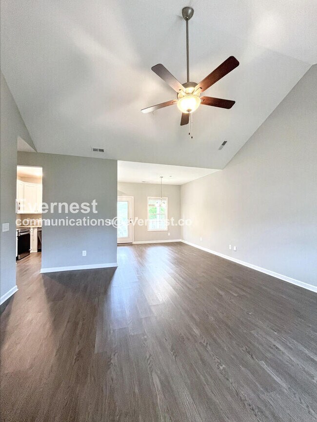 Building Photo - Limited Time Special Offer/  3 Bed/2 Bath ...