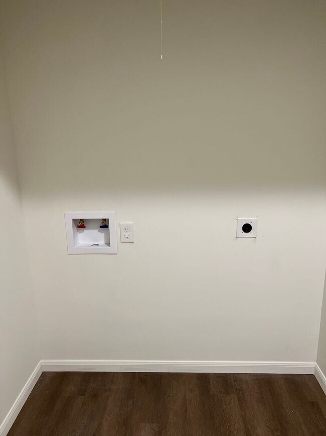 Foto del edificio - 4 Bedroom, 2 Bathroom House, PNG-ISD