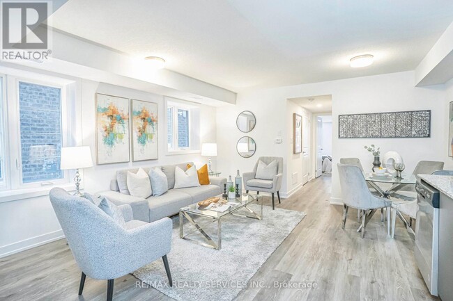 Building Photo - 205 W Oak Trl