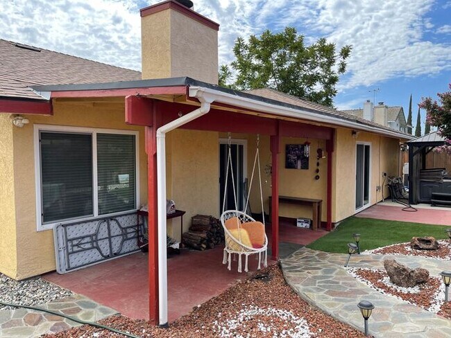 Foto del edificio - Furnished Ceres 3 Bedroom 2 Bath 2 Car Gar...