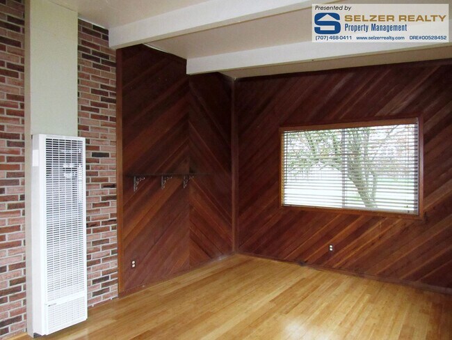 Foto del edificio - 521 Redwood Ave