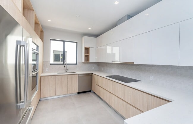 Foto del edificio - 3264 Bird Ave