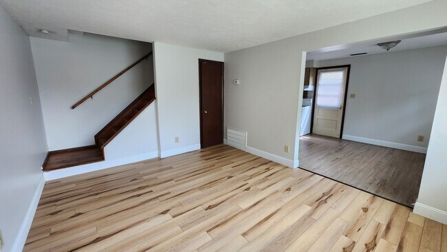 Foto del edificio - 198 E Norwich Ave