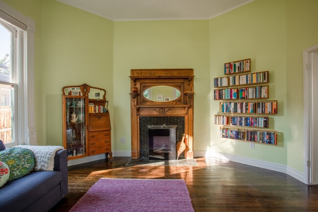 Building Photo - 425 2nd Ave