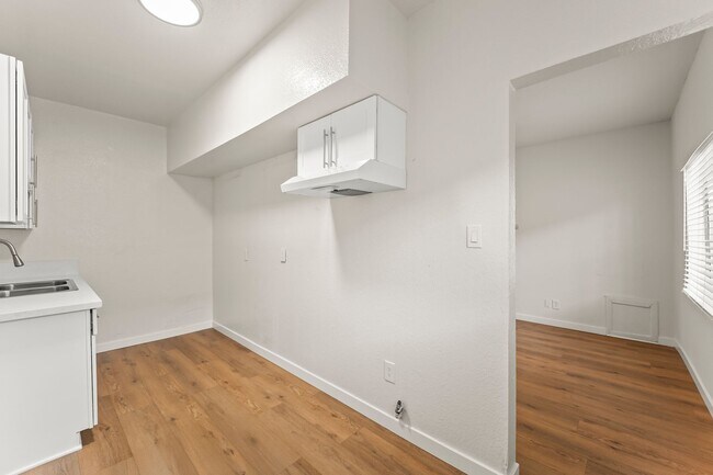 Foto del edificio - 182 W Vernon Ave