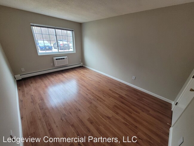 Building Photo - 2 br, 1 bath House - 377 Huse Rd. #3