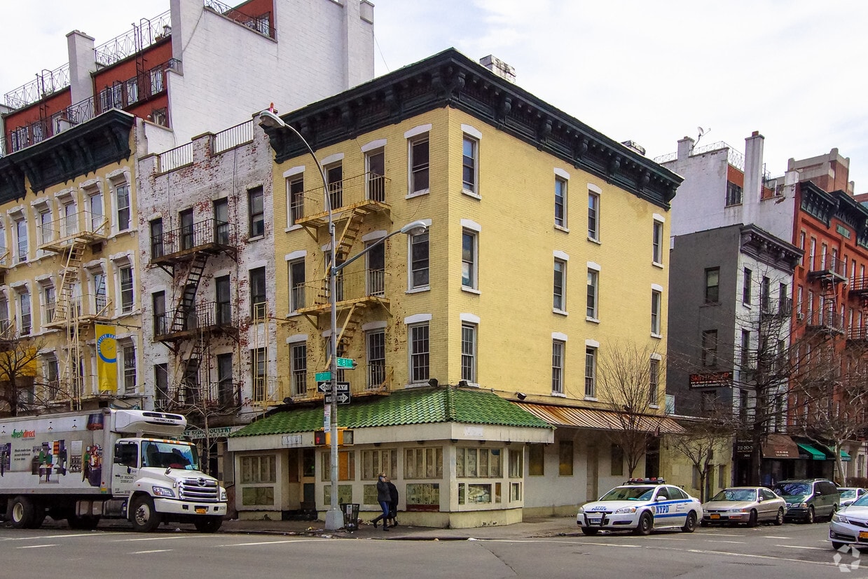 Building Photo - 1562 Second Ave