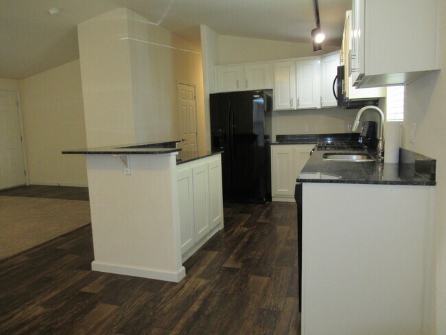 Building Photo - 14777 Palm Dr