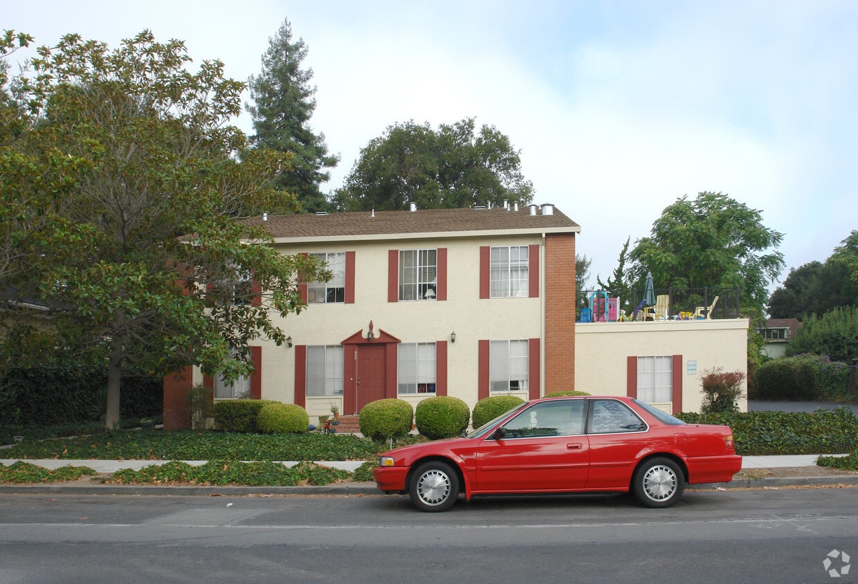 Building Photo - 425-443 Addison Avenue