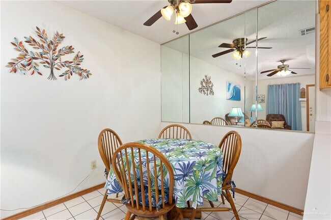 Building Photo - 1713 Oasis Dr
