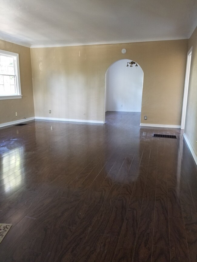 Building Photo - 564 44th St