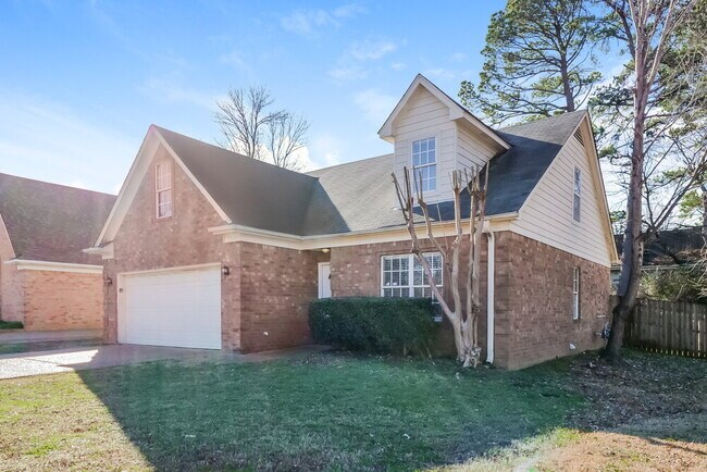 Foto del edificio - 8793 5 Oaks Dr W