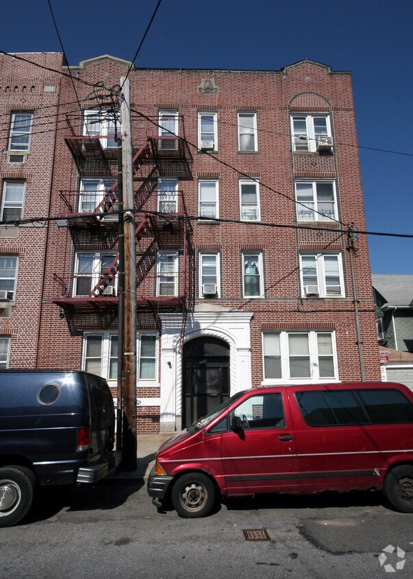 Primary Photo - 1614 E 12th St