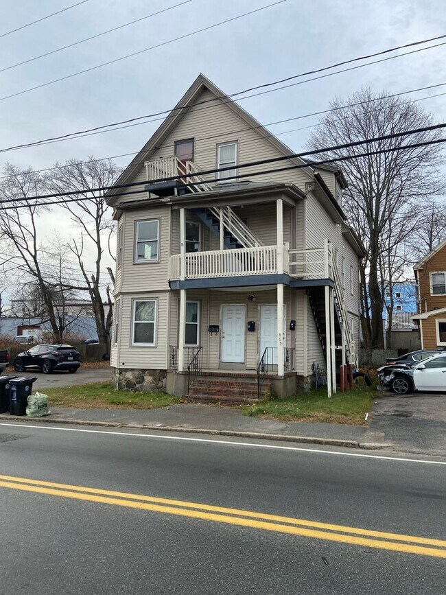 Building Photo - 465 Montello Street