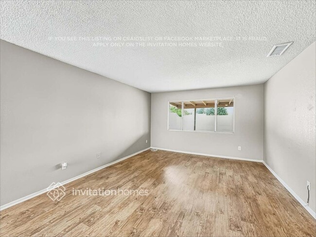 Foto del edificio - 5651 Louise St