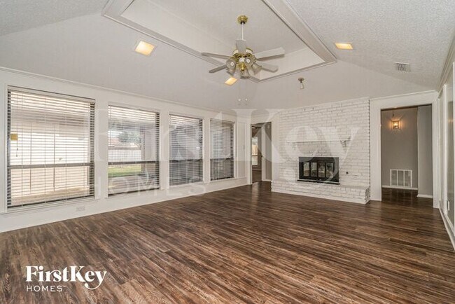 Building Photo - 3941 Los Robles Dr