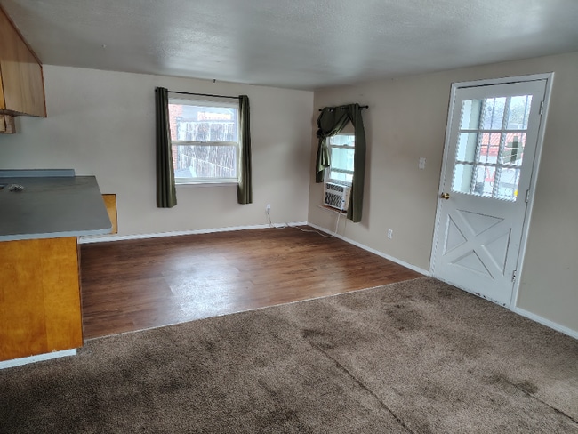 Foto del edificio - 18 E Main St