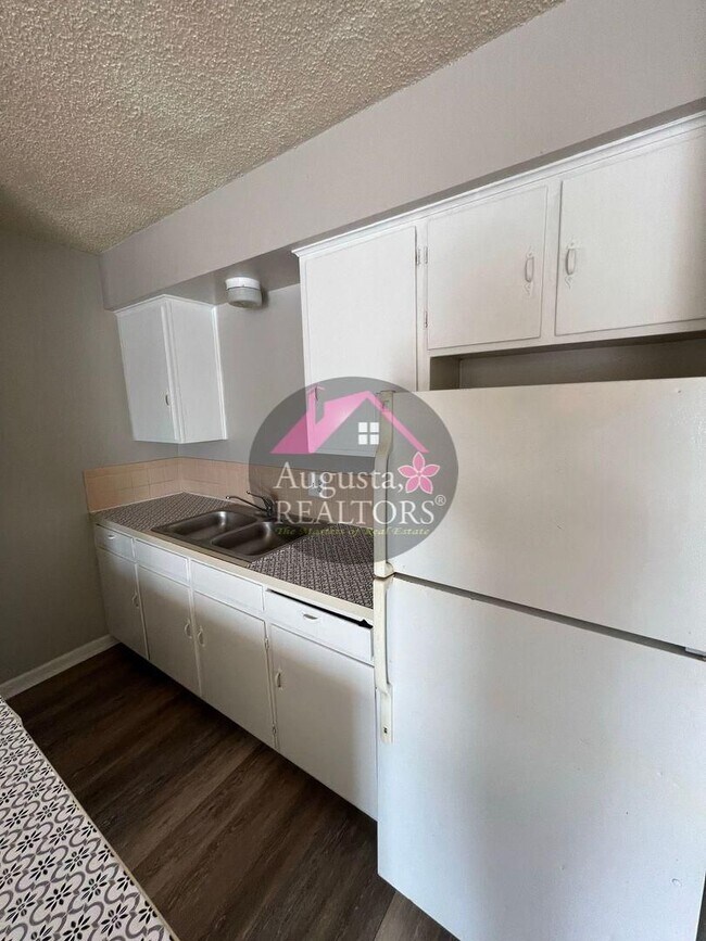Foto del edificio - Cute Cute Cute 1 bedroom near universities!