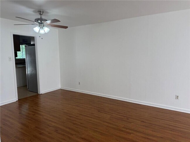 Building Photo - 1546 Wildwood Ln