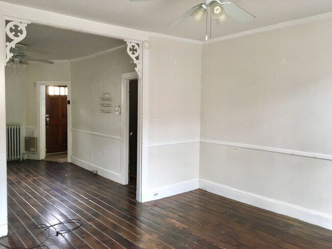 Foto del edificio - Charming 3Bed/2Bath Townhome in Historic R...