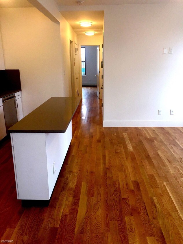 Primary Photo - 3504 Ditmars Blvd