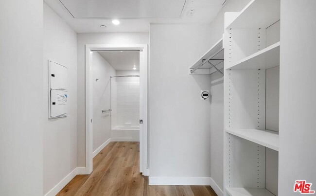 Building Photo - 825 S Coronado St