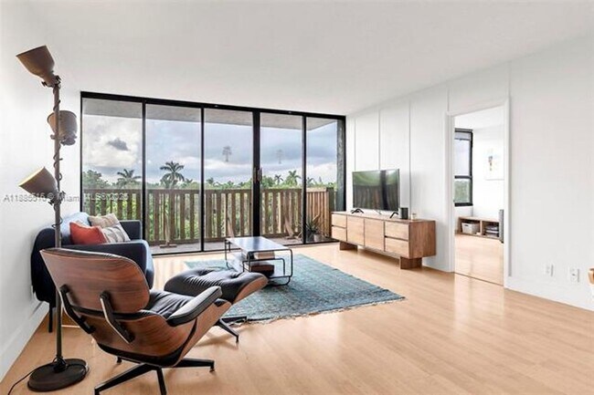 Foto del edificio - 780 NE 69th St