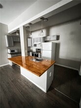 Building Photo - 1045 S Clinton Ave