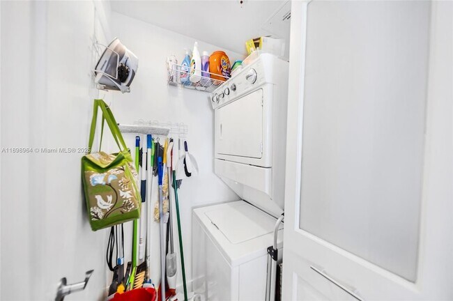 Building Photo - 253 NE 2nd St