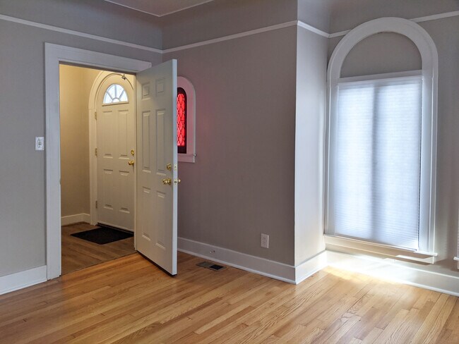 Foto del edificio - 3685 Bedford St