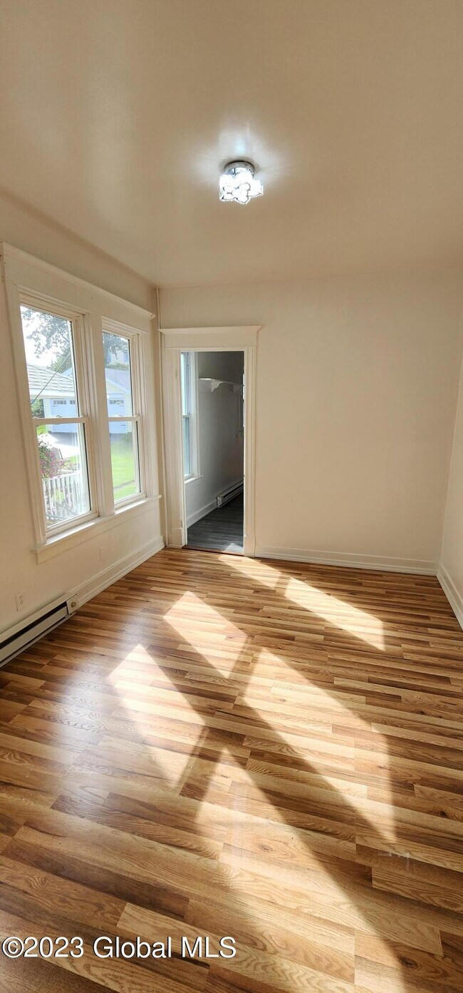 438 N Brandywine Ave Unit 1L, Schenectady, NY 12308 Room for Rent in