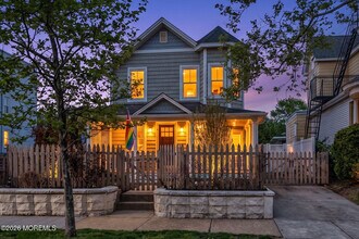 Building Photo - 403 Sewall Ave