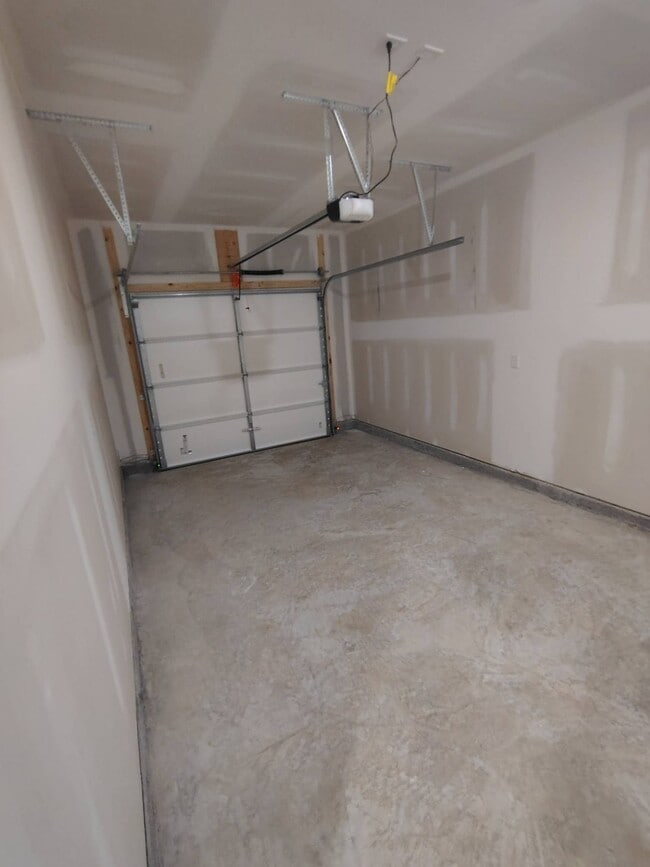 Building Photo - 725 Big Bnd Ct