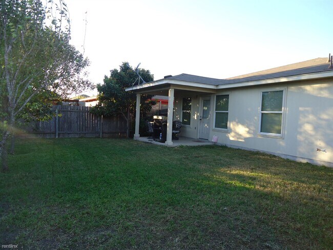 Foto del edificio - 4 br, 2 bath House - 102 Ryan cv