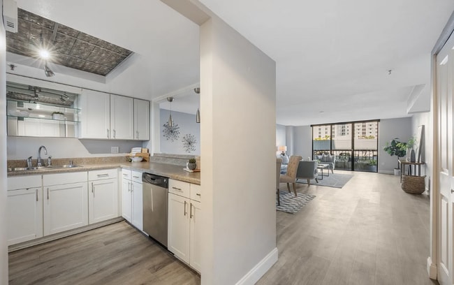 Foto del edificio - 530 E Central Blvd