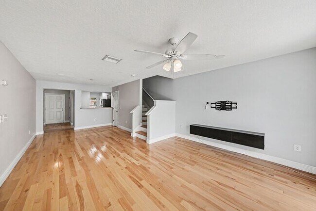 Foto del edificio - 8106 Silent Creek Dr