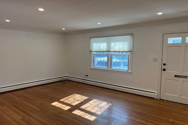 Building Photo - 195 Godwin Ave