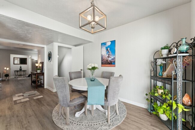 Foto del edificio - 750 E Three Fountains Dr