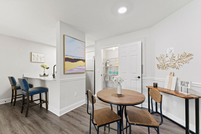 Dedicated Dining Area - Villas at St Johns Apartments