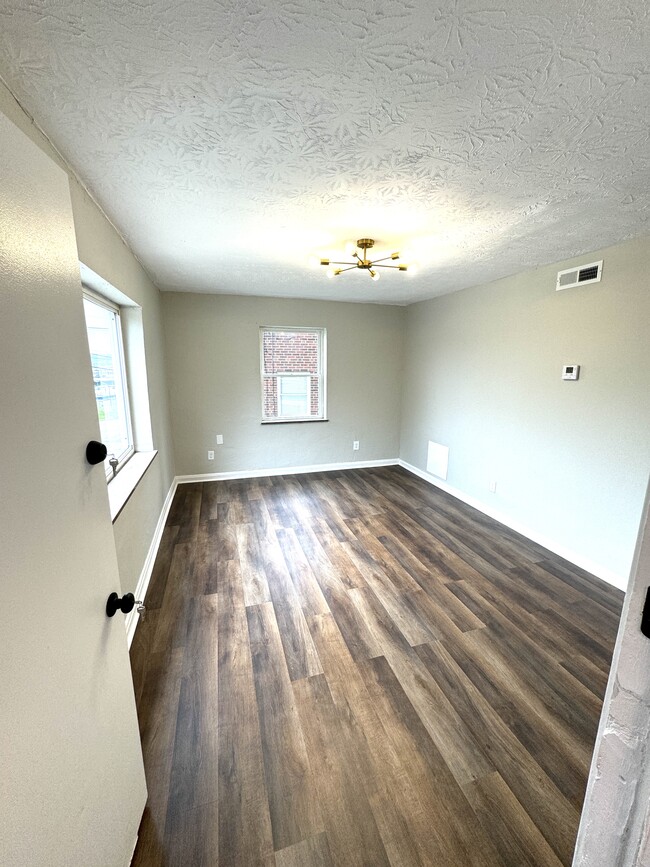 Building Photo - 2992 W McMicken Ave