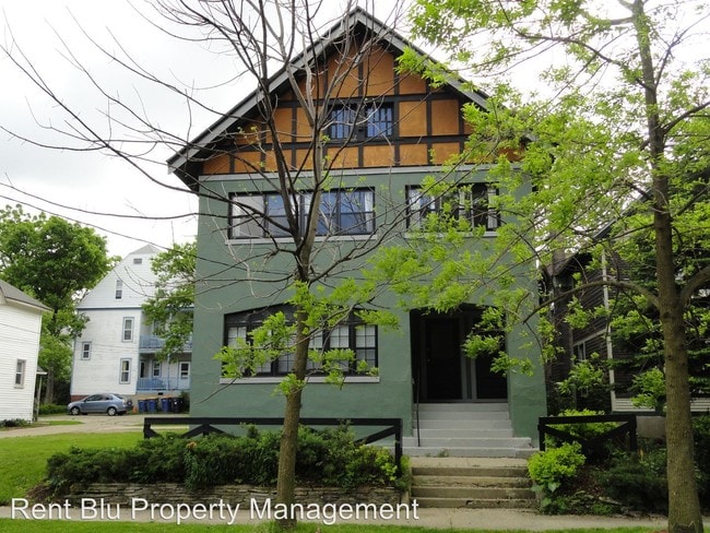 Building Photo - 332 Charles Ave SE