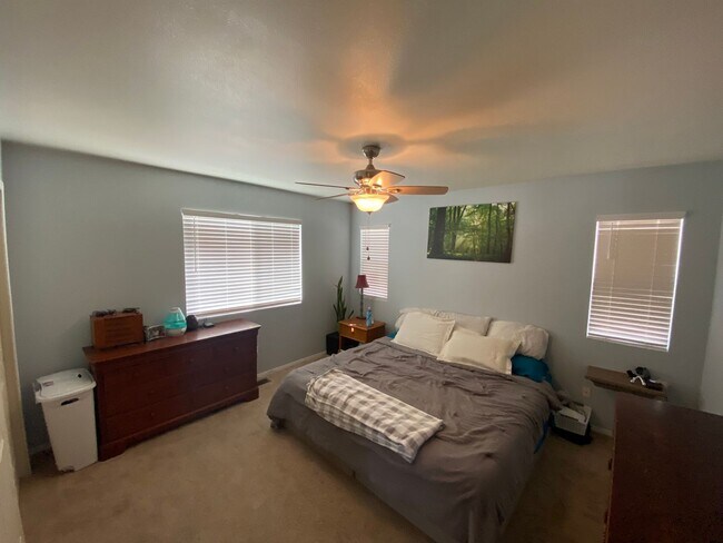 Foto del edificio - Nice 4 Bed 2 Bath Home Close to Ft Carson!!!