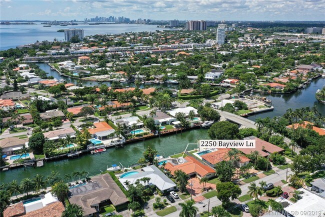 Foto del edificio - 2252 Bayview Ln