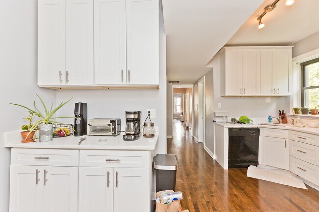 Foto del edificio - 3253 N Kenmore Ave