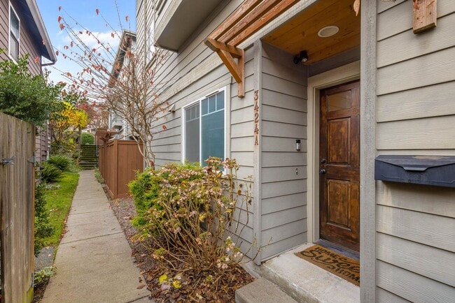 Building Photo - 3424 34th Ave W