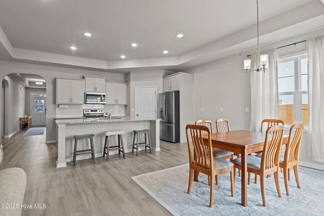Foto del edificio - 129 Sandy Springs Rd