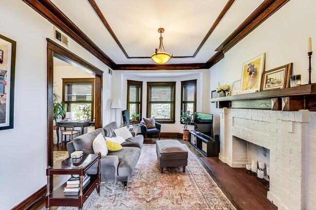 Living Room - 3760 N Wayne Ave