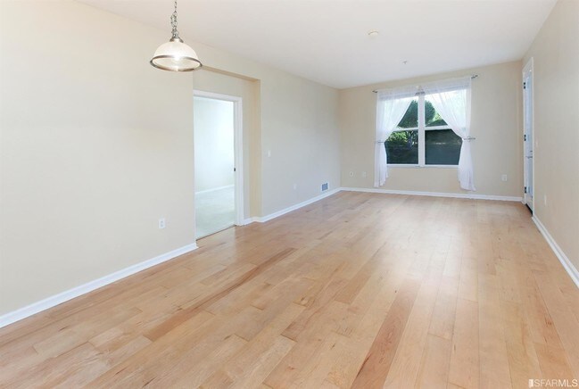Building Photo - 401 Crescent Ct